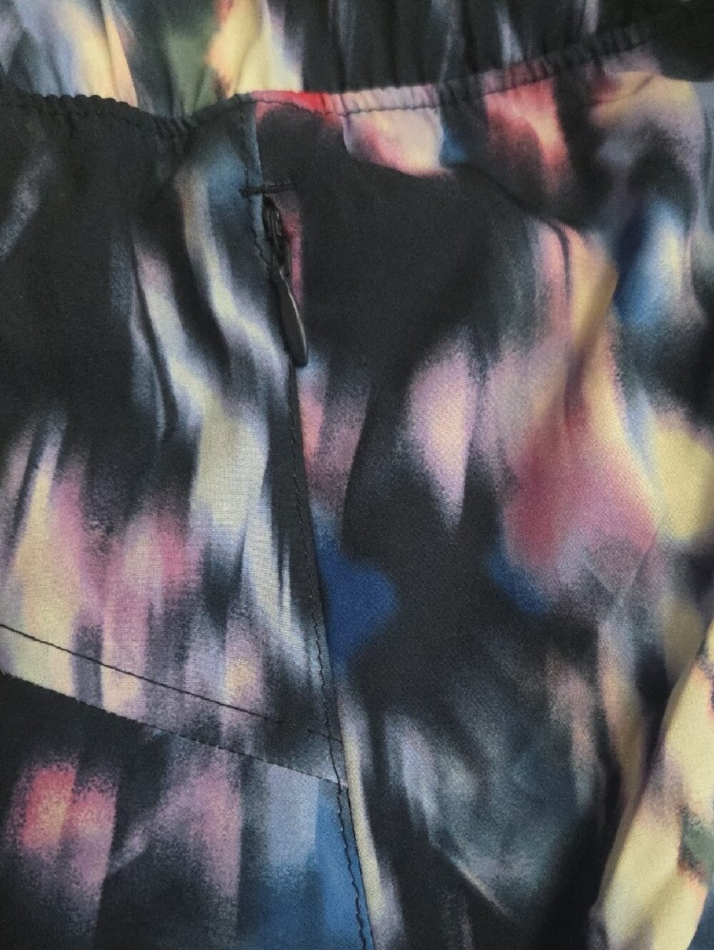Old Navy Active Women’s Athletic Short in Multicolor Tie-Dye With Short Under. - Picture 7 of 7